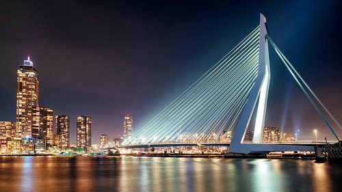 Erasmusbrug Rotterdam bij nacht