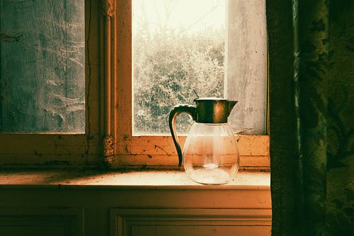 Vieille boîte de conserve dans une maison abandonnée