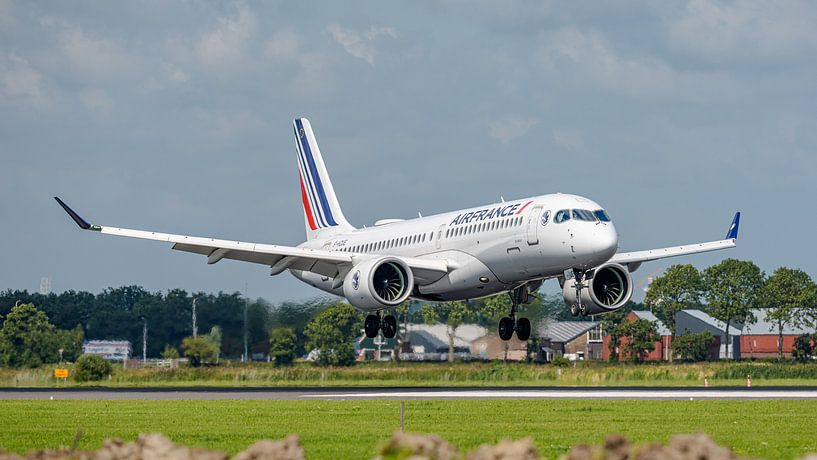 Landung eines Air France Airbus A220-300. von Jaap van den Berg