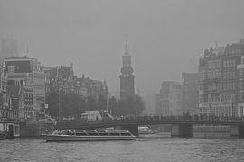 Mistig Amsterdam van Peter Bartelings