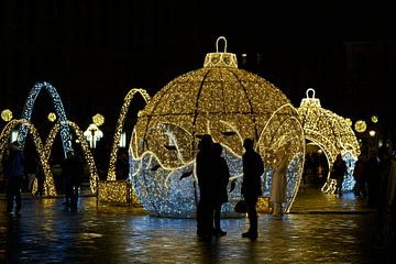 Weihnachtliche Dekoration zur Weihnachtszeit auf dem Domplatz in Magdeburg
