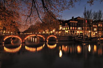 Amsterdamse grachten bij avond