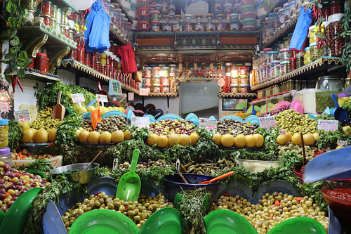Une boutique haute en couleur dans la médina de Marrakech