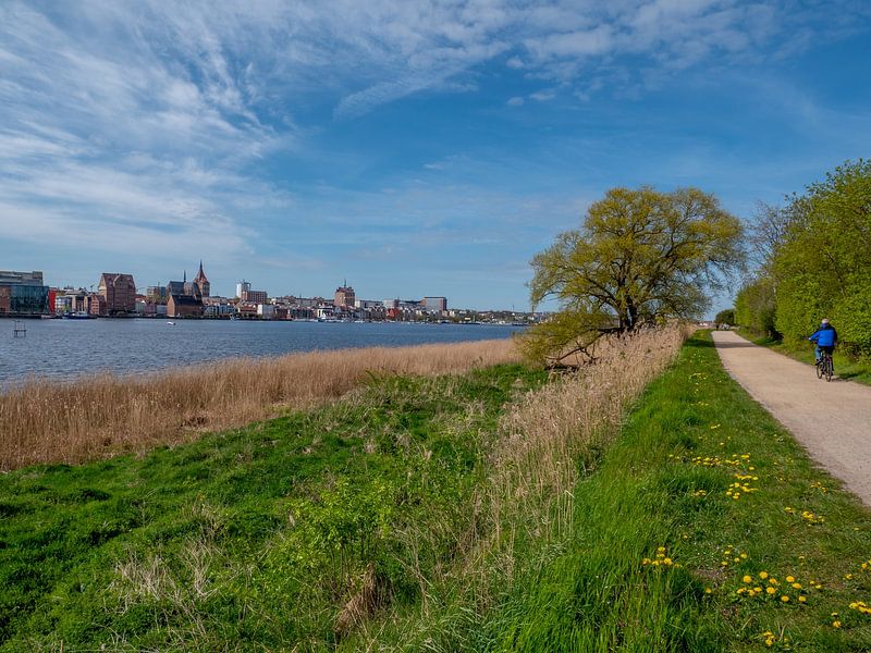 Vue sur la ville de Rostock au bord de la mer Baltique par Animaflora PicsStock