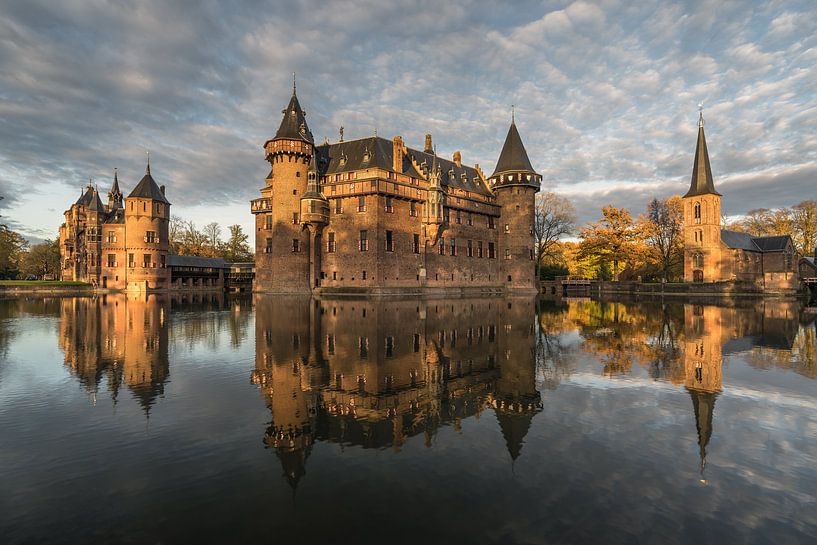 Beautiful reflection at Castle the Hair by Nick de Jonge - Skeyes