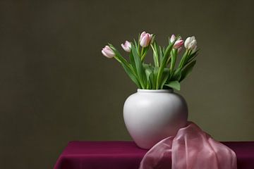 Stilleven met tulpen van Mirjam Brozius