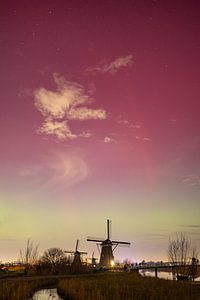 Noorderlicht boven Kinderdijk