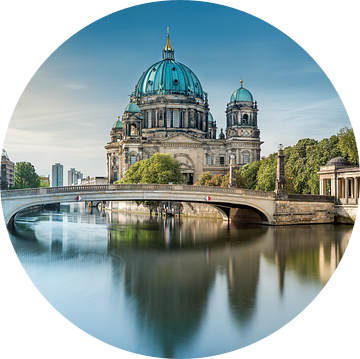 Stad Berlijn met de kathedraal van Berlijn. van Voss Fine Art Fotografie