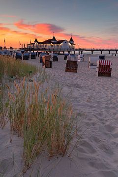 Pier op Ahlbeck strand bij zonsondergang van Markus Lange
