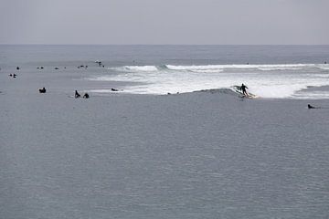Surfers aan het strand van Malibu van Henk Alblas