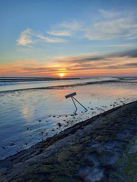 Romantische zonsondergang aan zee van Michael Godlewski