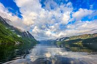 Zonnige ochtend varend door Lysefjord van Henk van Dijk thumbnail