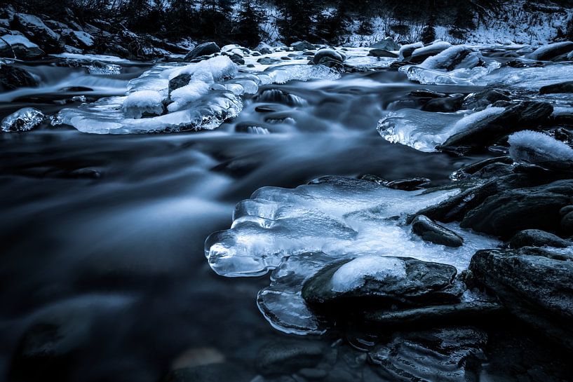 Bevroren rivier Isel - Umbaltal - osttirol - Oostenrijk van Felina Photography