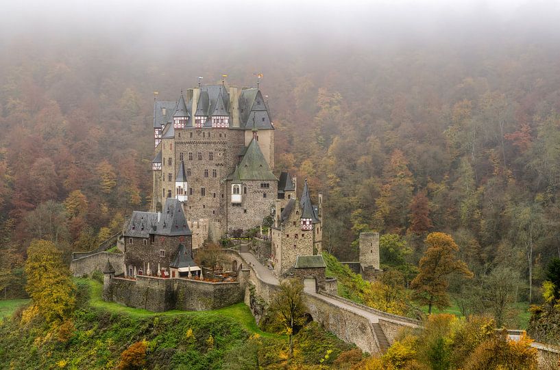 Burg Eltz im Herbst von Michael Valjak