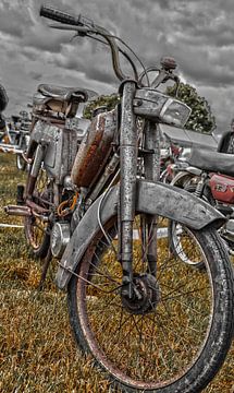 Rusty moped by Ans Bastiaanssen