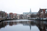 Kurve in der Spaarne Haarlem mit Blick auf die Grote Bavo von willemien kamps Miniaturansicht