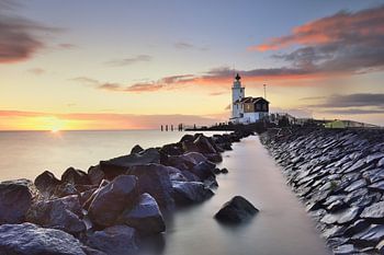 Vuurtoren Marken bij zonsopkomst