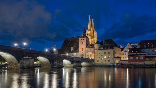 Regensburg in het blauwe uur
