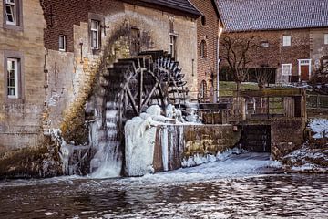 Schaufelrad der Wassermühle in Wijlre von Rob Boon