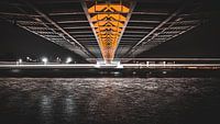 lange belichting onder een brug bij nacht van Jan Hermsen thumbnail