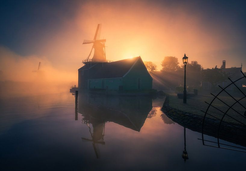 Nebliger Sonnenaufgang Zaanse Schans von Albert Dros