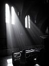 Lichtval door kerkramen van Paul Beentjes thumbnail
