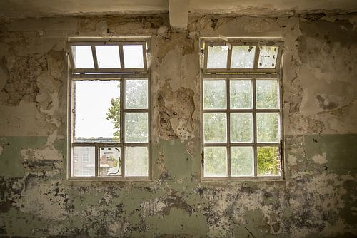 Fenster in alten, verlassenen Fabrikgebäuden
