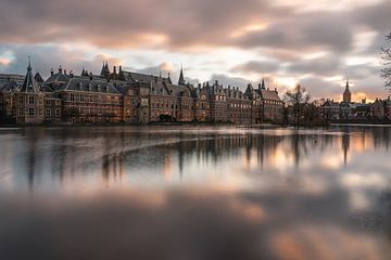 Hofvijver in Den Haag mit einer schönen Wolkendecke über ihm von Jolanda Aalbers