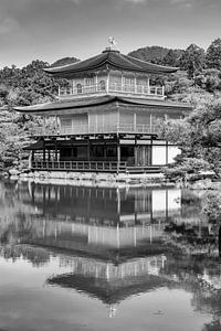 Idyllischer Kinkakuji Tempel | monochrom