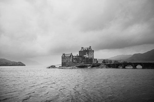 Kasteel Eilean Donan in Schotland. Highlander kasteel in de Hooglanden.