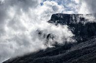 Mountain with clouds van Rico Ködder thumbnail