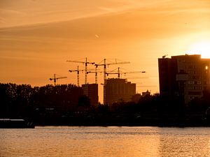 Sunset Skyline Rotterdam sur 24 liquidmedia