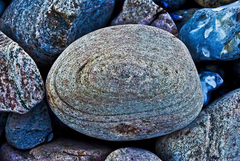 Stones on the shore by Norbert Sülzner