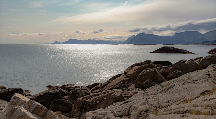 Spektakuläres Licht an der Küste, Lofoten-Archipel, Norwegen, Skandinavien von Mieneke Andeweg-van Rijn