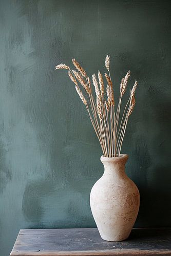 Gedroogde tarwe in rustieke vaas