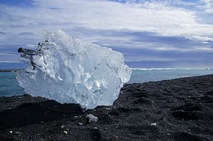 Islande, bloc de glace sur la plage de Diamond Beach