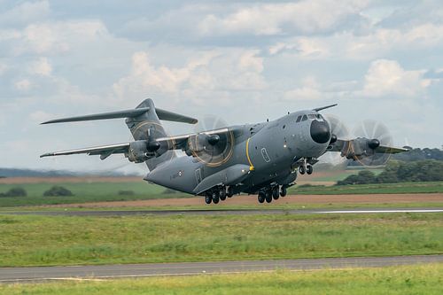 Het Franse Airbus A400M Tactical Display Team.