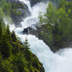 Latefossen-Wasserfall, Vestland, Norwegen