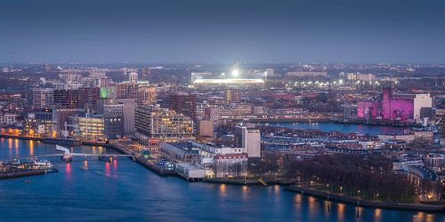 Le stade Feijenoord « De Kuip » pendant l'heure bleue