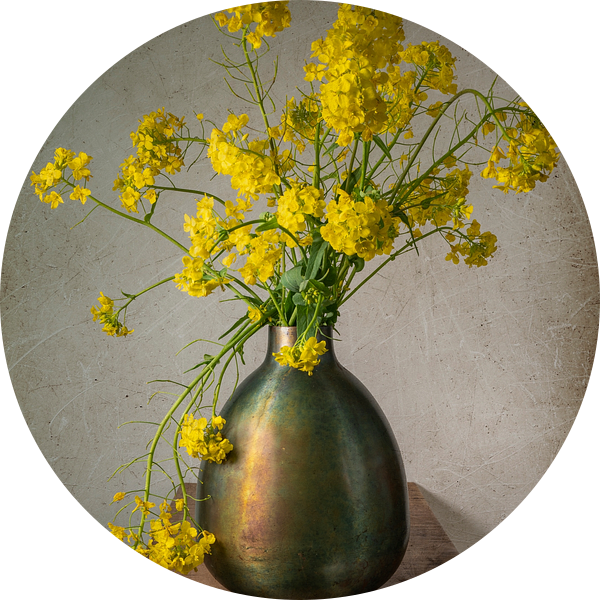 Stilleven met bloemen. Geel. van Alie Ekkelenkamp