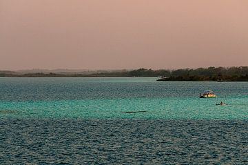 Mexico: Bacalar Lagoon (Bacalar) van Maarten Verhees