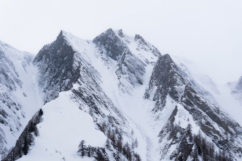 Bleak mountains by Richard Stoop