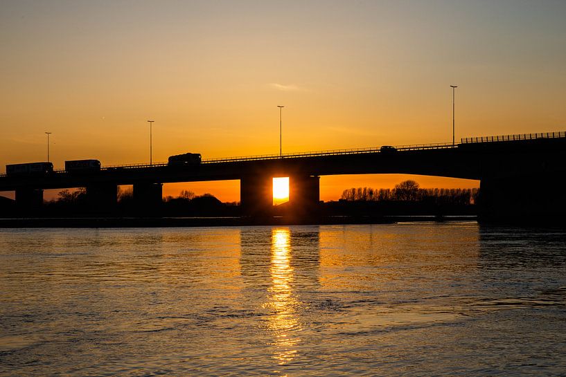 Building bridges by Stefan Lucassen