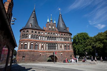 Porte de la vieille ville de Lübeck en Allemagne sur Joost Adriaanse