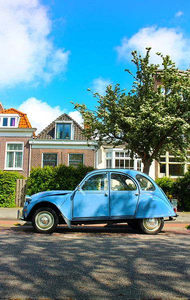 Blauer Citroën 2CV in Leiden von Charlie Versteege