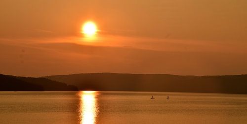 Een zonsondergang boven het Témiscouata-meer