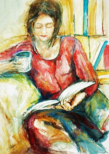 Mit einem Buch auf dem Sofa. Aquarell handgemalt.