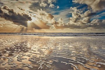 La plage de la mer du Nord et la mer du Nord au coucher du soleil sur eric van der eijk