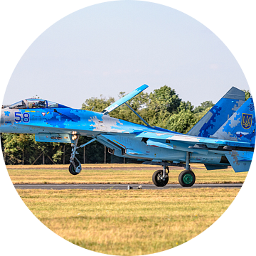 Landende Sukhoi SU-27 van de Oekraïense luchtmacht. van Jaap van den Berg