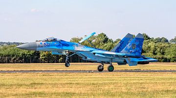 Landende Sukhoi SU-27 van de Oekraïense luchtmacht.